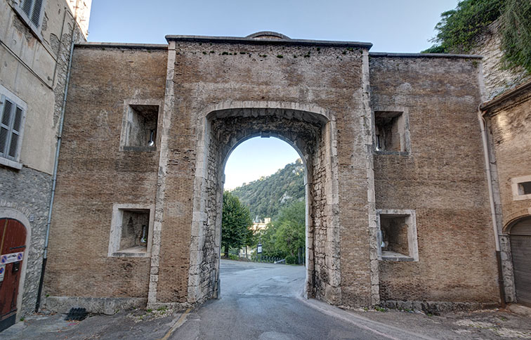 retro porta romana